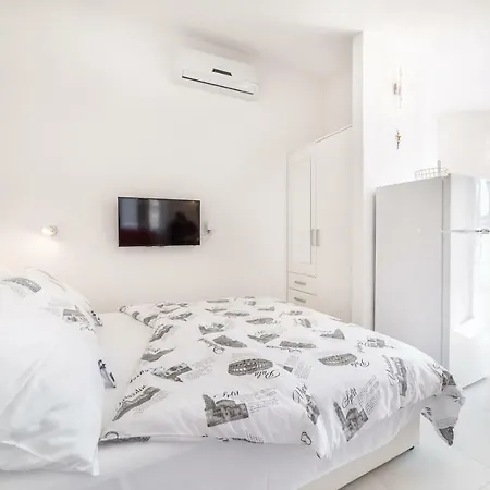 Apartments Lipic Vodice Exterior photo