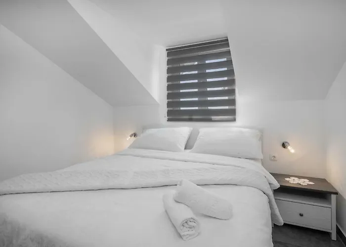 Apartments Lipic